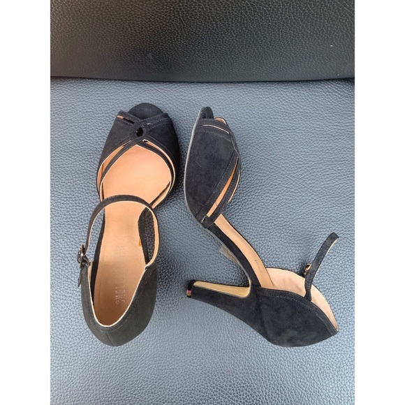 Chelsea Crew Heels - Picture 9 of 14